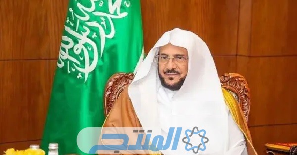 الدكتور عبد اللطيف آل الشيخ يبكي بسبب مرض زوجته