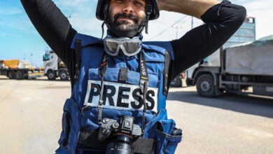 سبب اعتزال معتز عزايزة مهنة الصحافة وسبب مغادرته قطاع غزة
